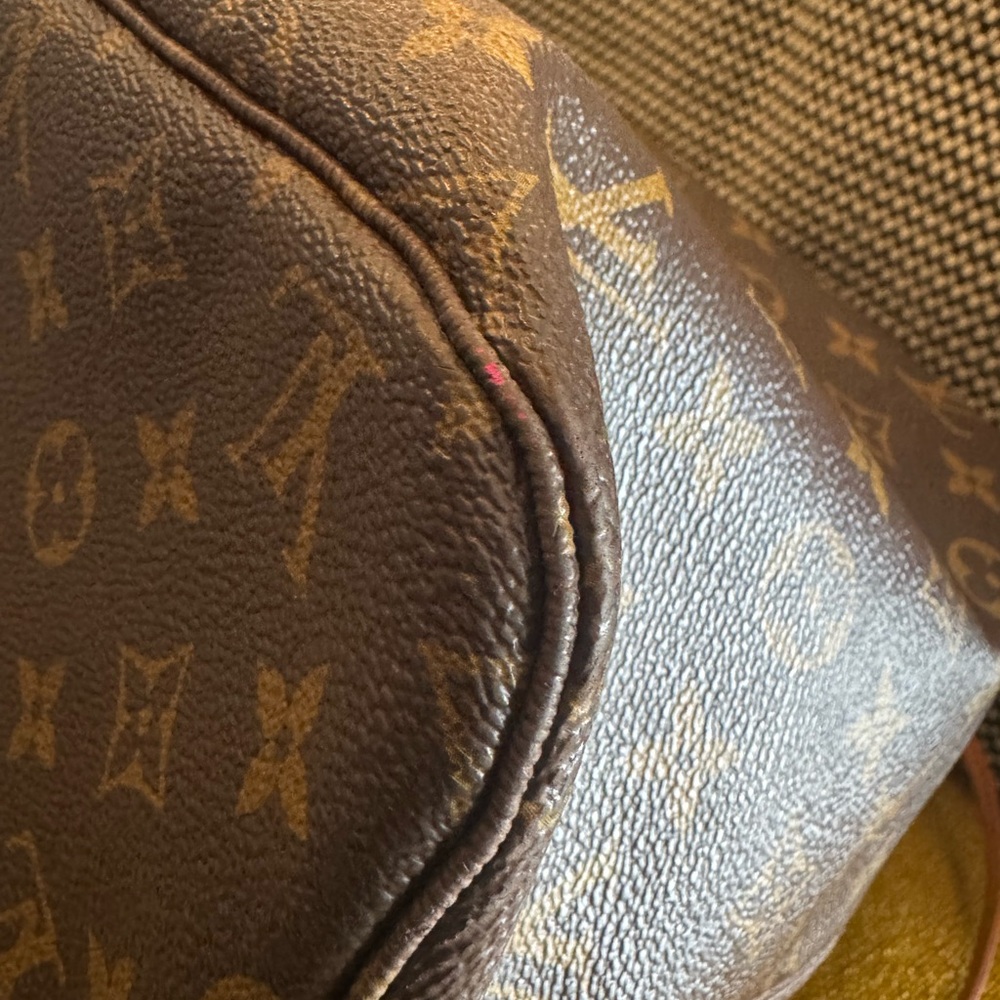 Louis Vuitton Monogram Neverfull GM Tote Bag - Picture 7 of 16
